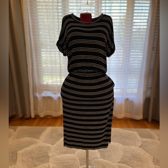 Banana Republic comfy, stretchy black & white casual midi dress - Picture 11 of 14
